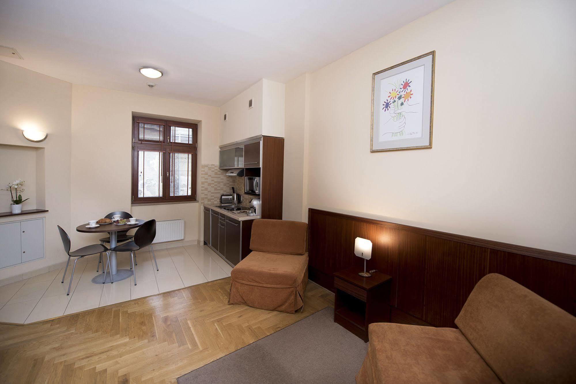 Aparthotel Red Brick 3*